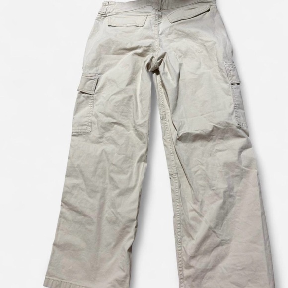 Hollister Women's Flare Cargo Pants in Light Tan size 2S - Picture 2 of 4